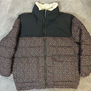 Target Universal Thread Puffer with Floral Design. Size L.